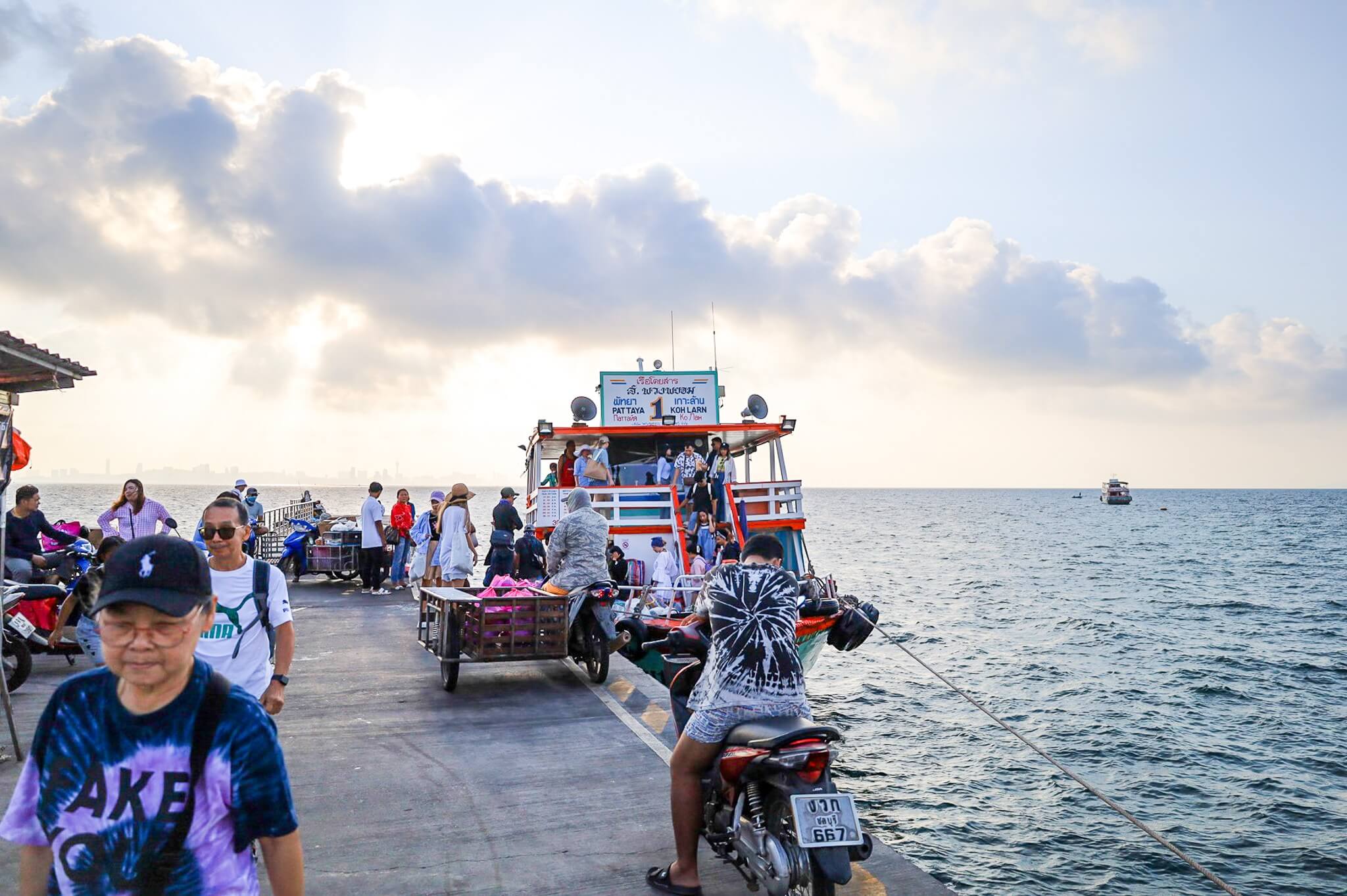 Pattaya to Koh Larn: Ferry vs Speedboat