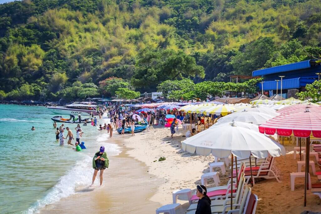 Looking for Cool and Chic Photos? Please head to Thong Lang Beach!